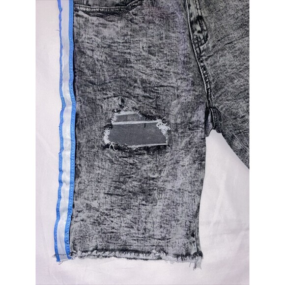 Rue 21 Supreme Flex Jean At The Knee Shorts Size 28 Gray Distressed - Picture 5 of 8